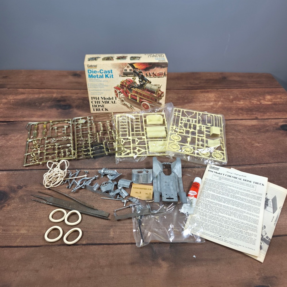 Gabriel Die-Cast Metal Kit 1914 Model T Chemical Hose Truck 1/20 Red Good Kit